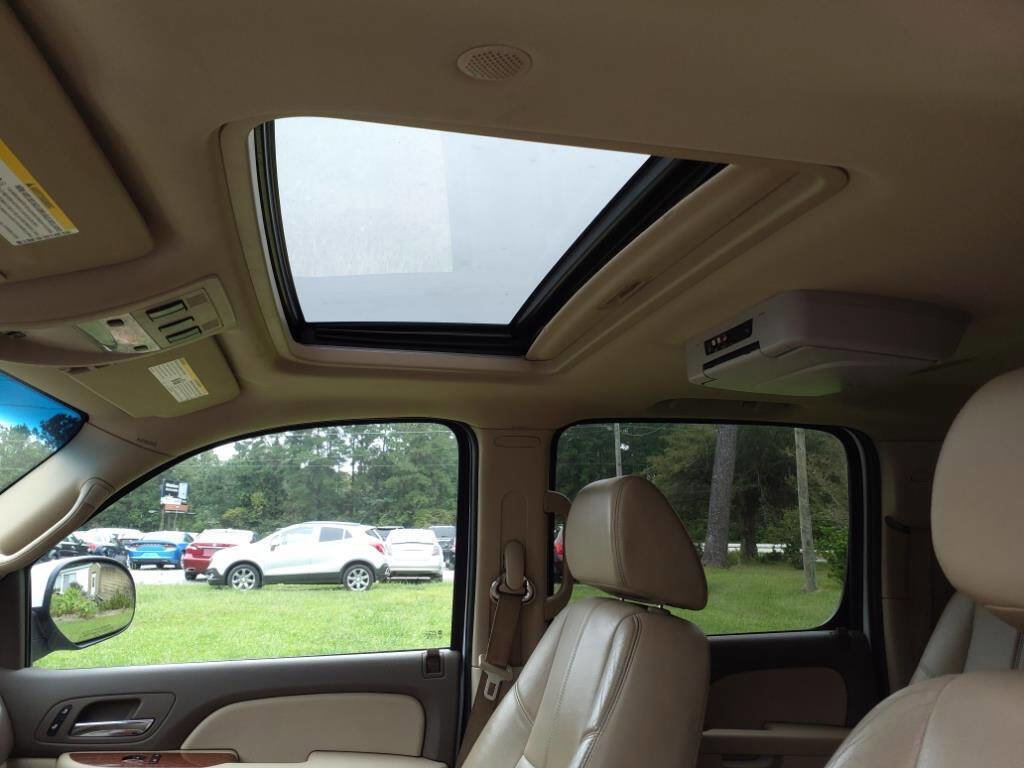 Used 2008 GMC Yukon XL SLT w/ SLT Preferred Equipment Group AWD/4WD image 12