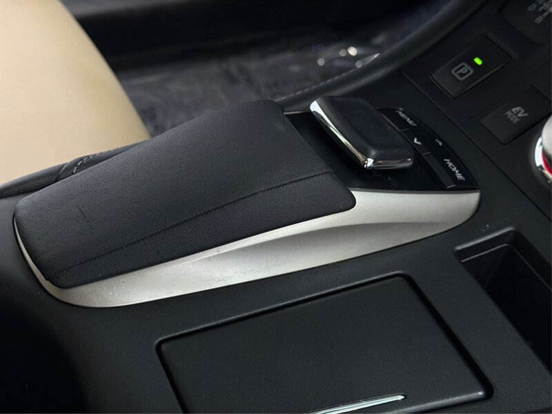 Used 2016 Lexus CT 200h w/ Navigation Package FWD image 25