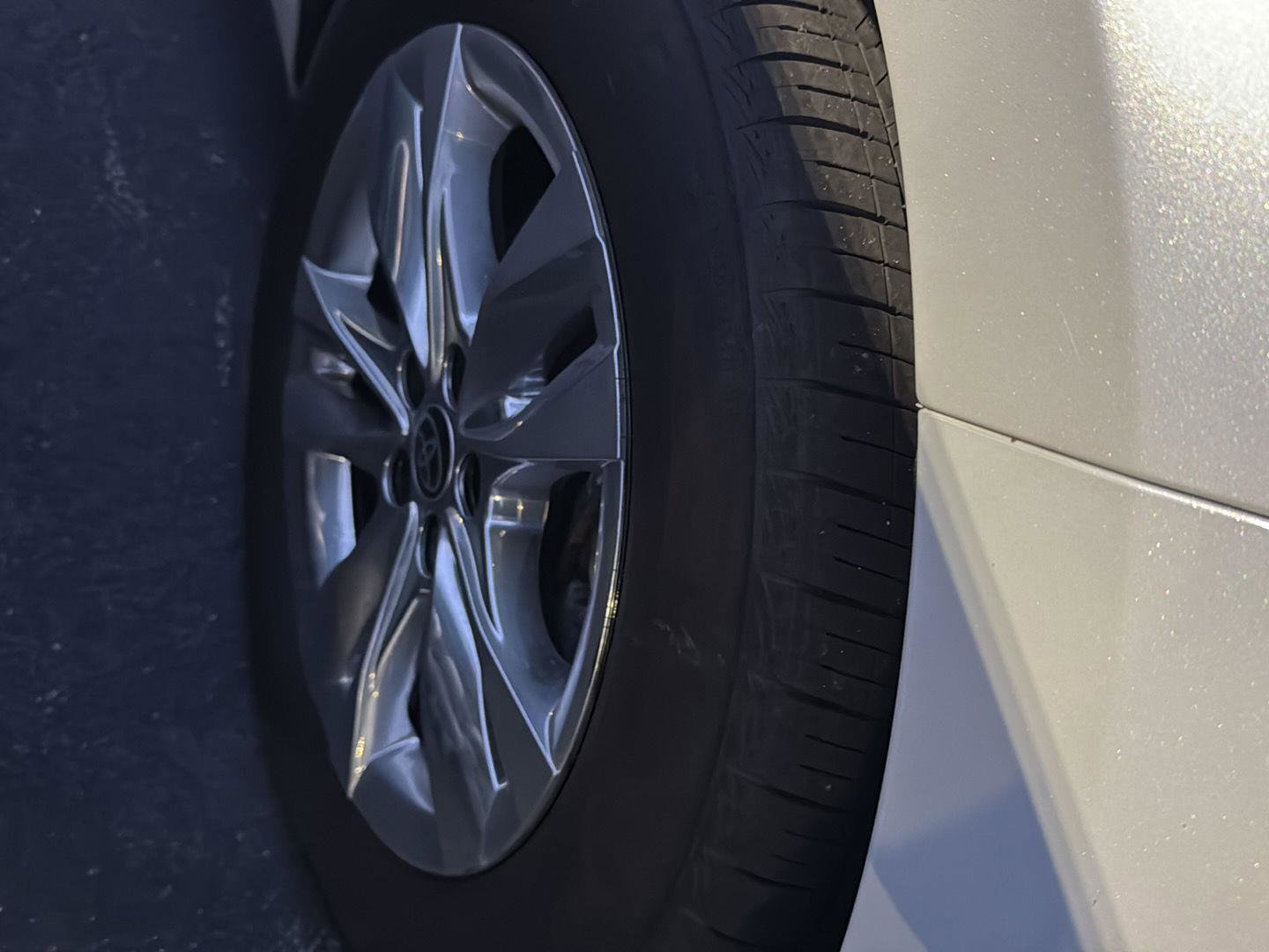 Used 2025 Toyota Sienna Limited image 6