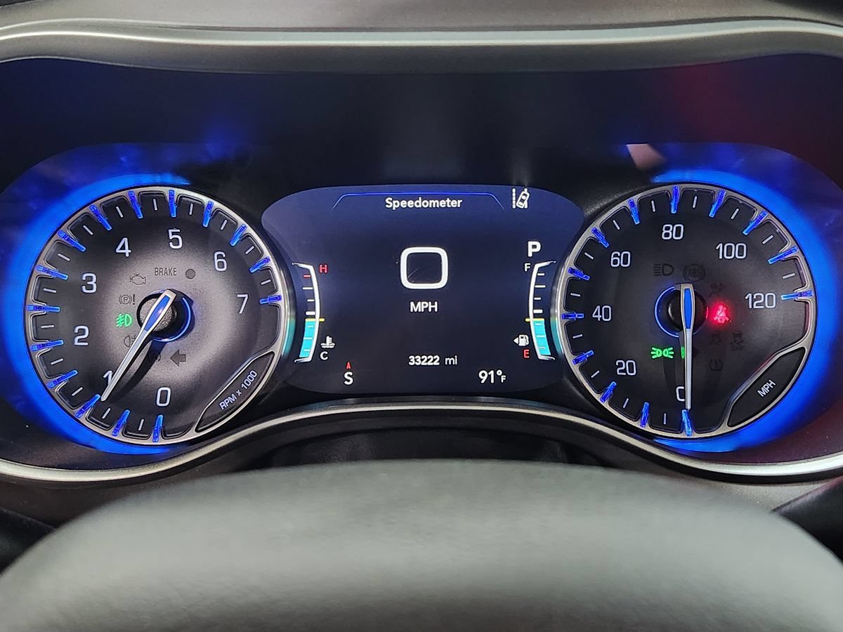 Used 2023 Chrysler Pacifica Touring-L FWD image 34