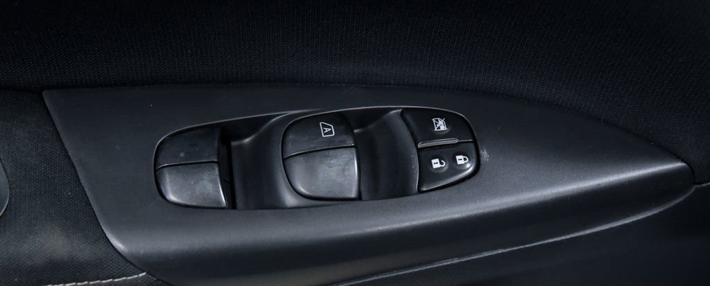 Used 2015 Nissan Sentra S image 11