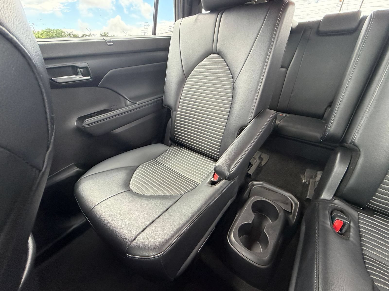 Used 2025 Toyota Highlander XSE AWD/4WD image 43
