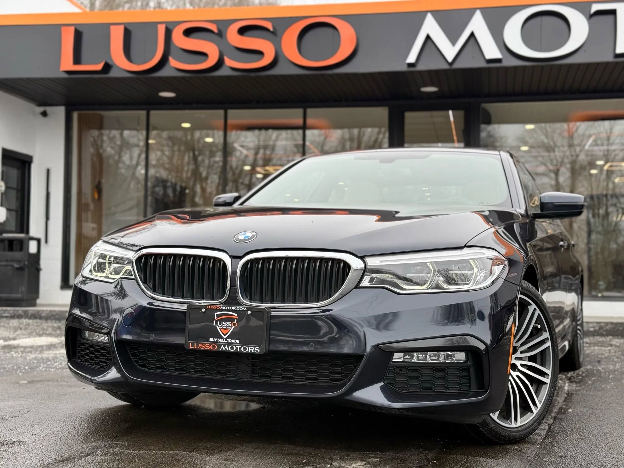 Used 2017 BMW 540i xDrive image 1