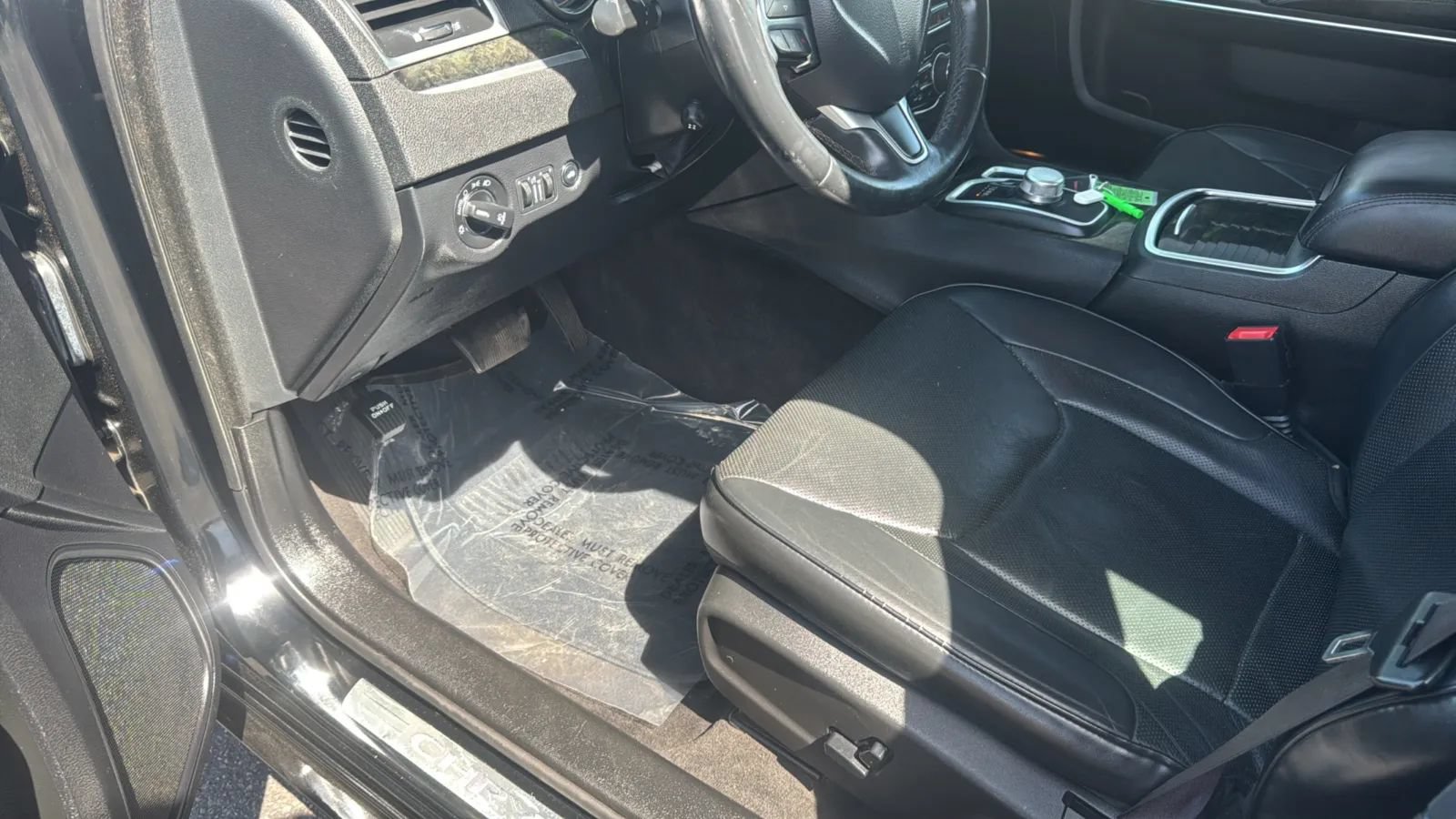 Used 2016 Chrysler 300 C RWD image 27