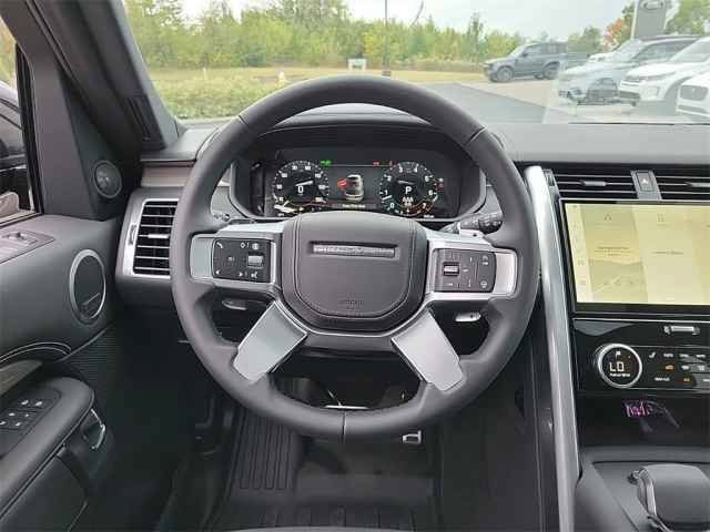 New 2024 Land Rover Discovery Metropolitan Edition AWD/4WD image 24