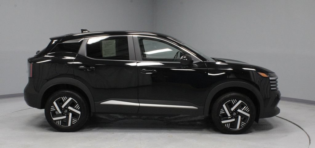 Used 2025 Nissan Kicks SV FWD image 11