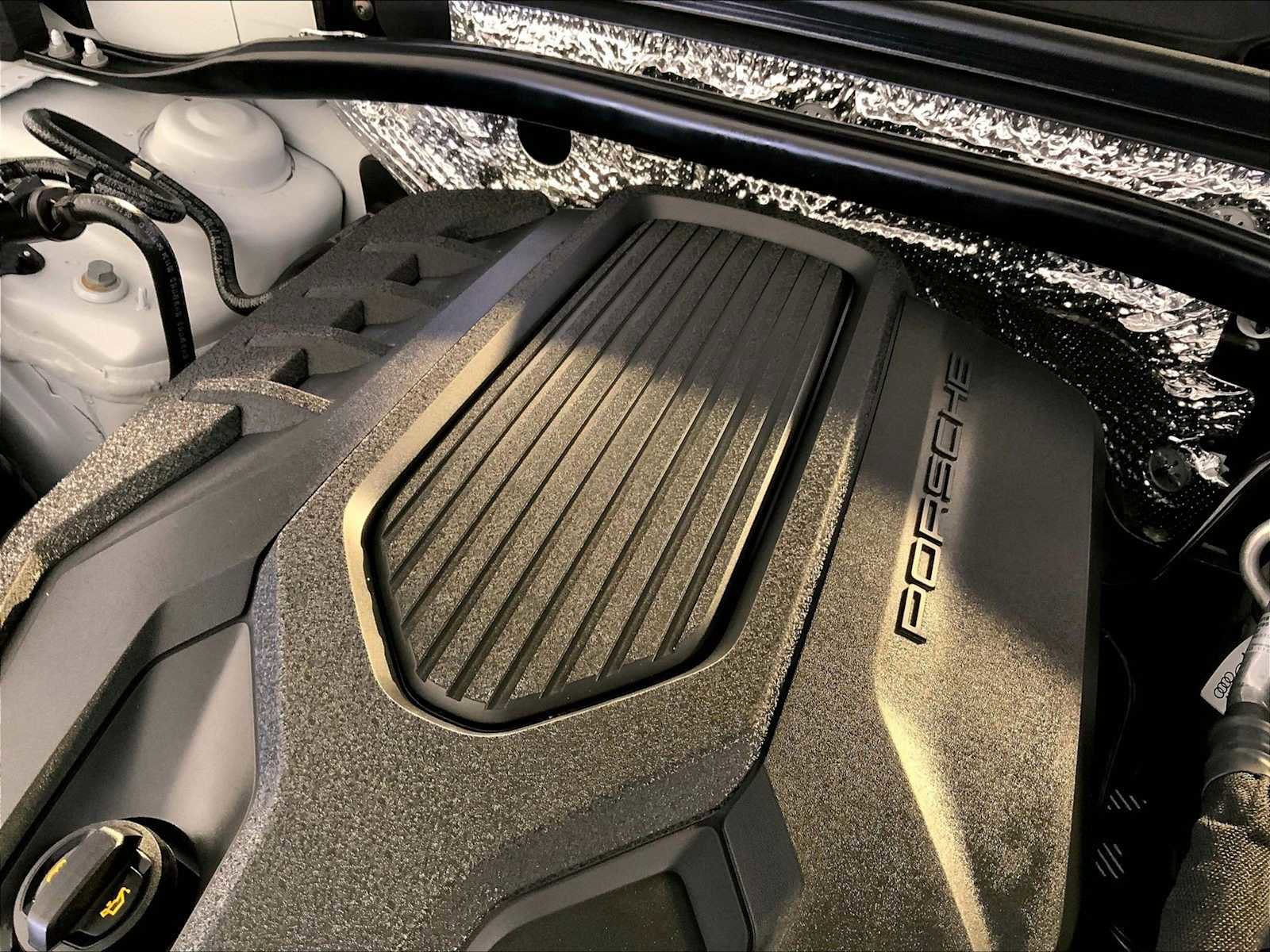 Certified 2025 Porsche Macan image 33