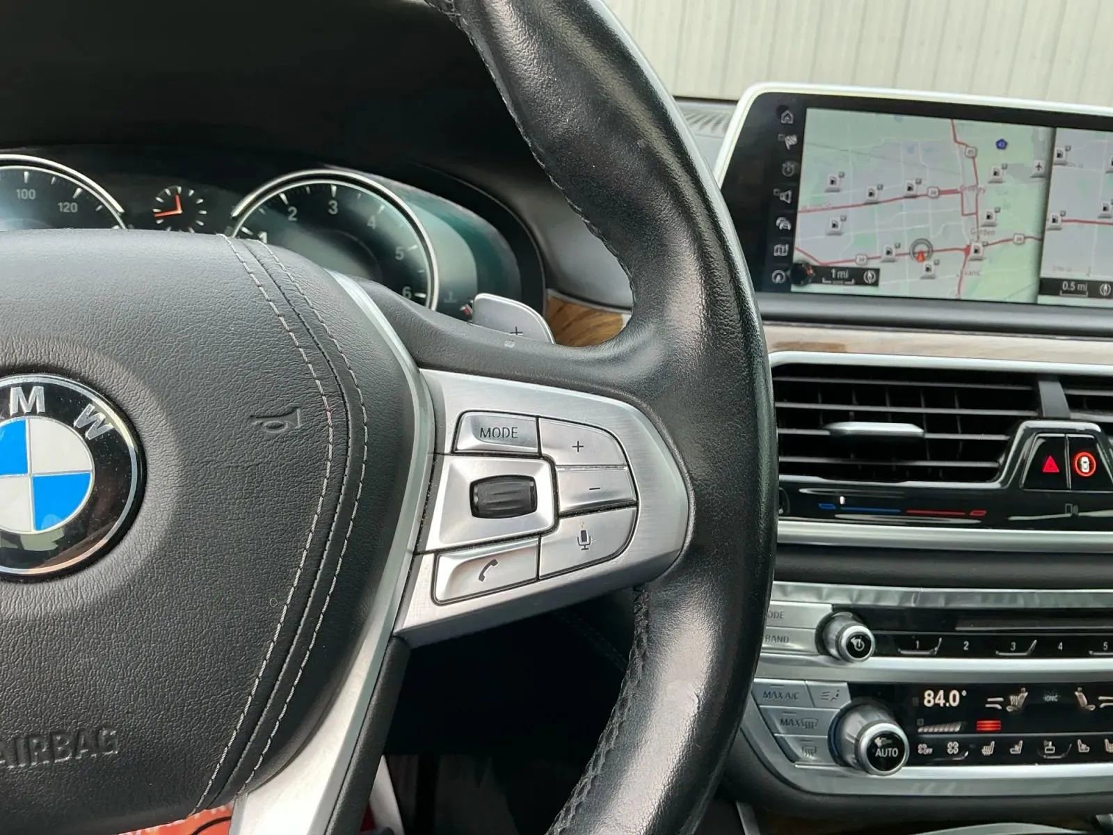 Used 2016 BMW 750i xDrive image 28