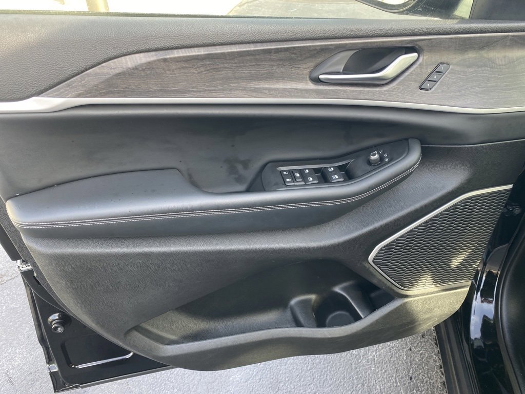 Used 2022 Jeep Grand Cherokee L Limited w/ Trailer Tow Group (B) image 4