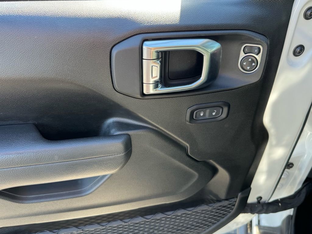 Used 2025 Jeep Gladiator Willys image 11