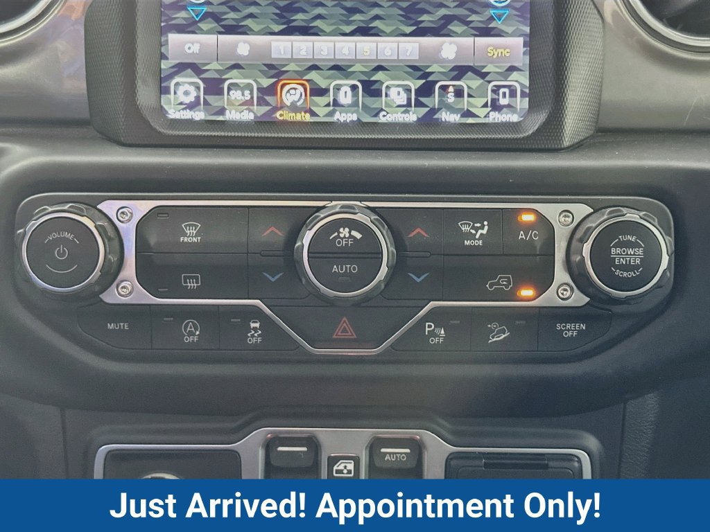 Used 2018 Jeep Wrangler Unlimited Sahara AWD/4WD image 19