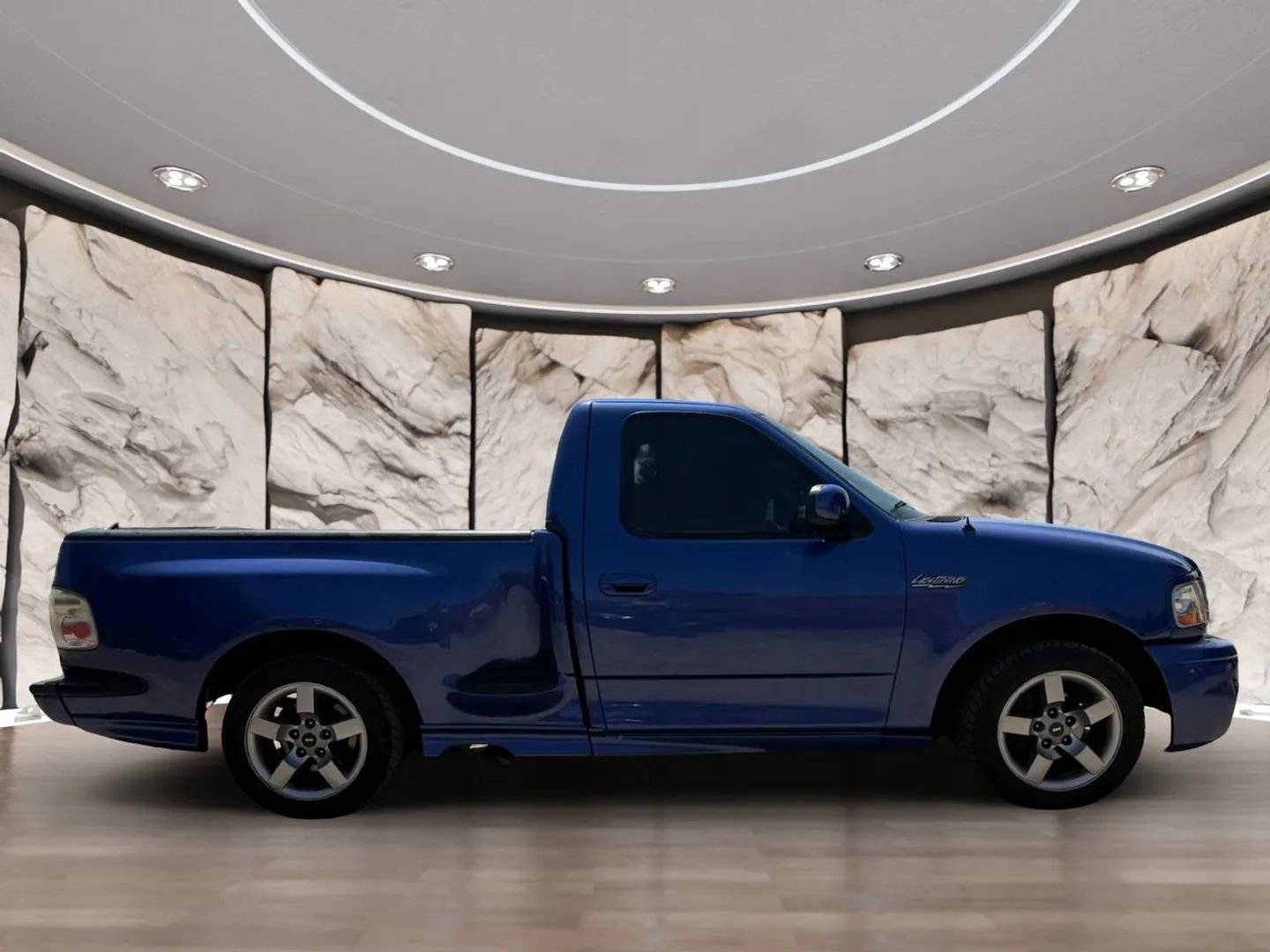 Used 2002 Ford F150 Lightning RWD image 4