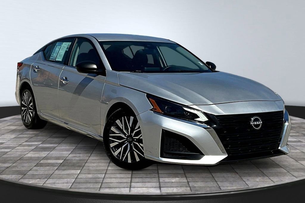 Used 2024 Nissan Altima 2.5 SV image 3