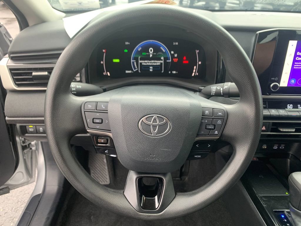 Used 2025 Toyota Camry LE image 26