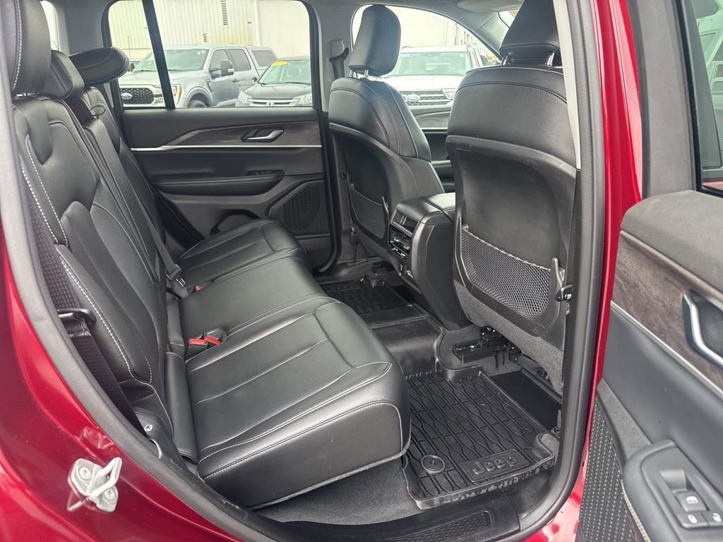 Used 2023 Jeep Grand Cherokee Limited w/ Black Appearance Package image 38