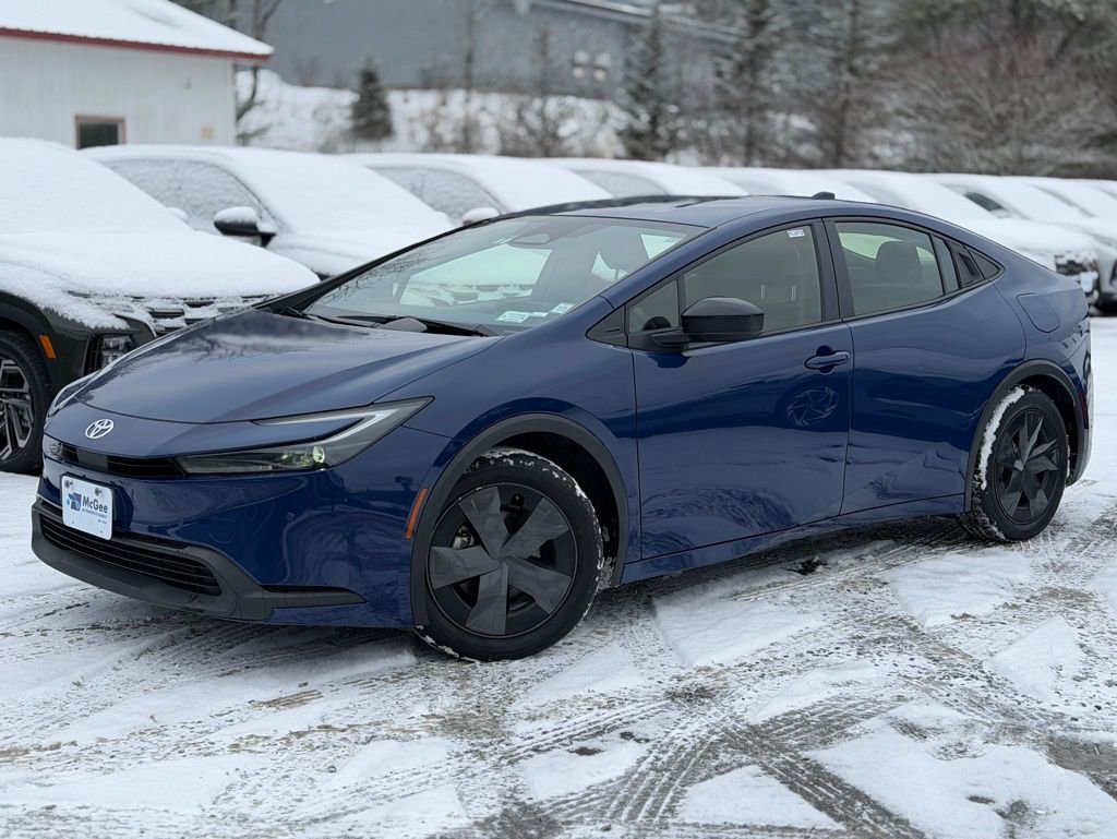 Used 2024 Toyota Prius LE image 1