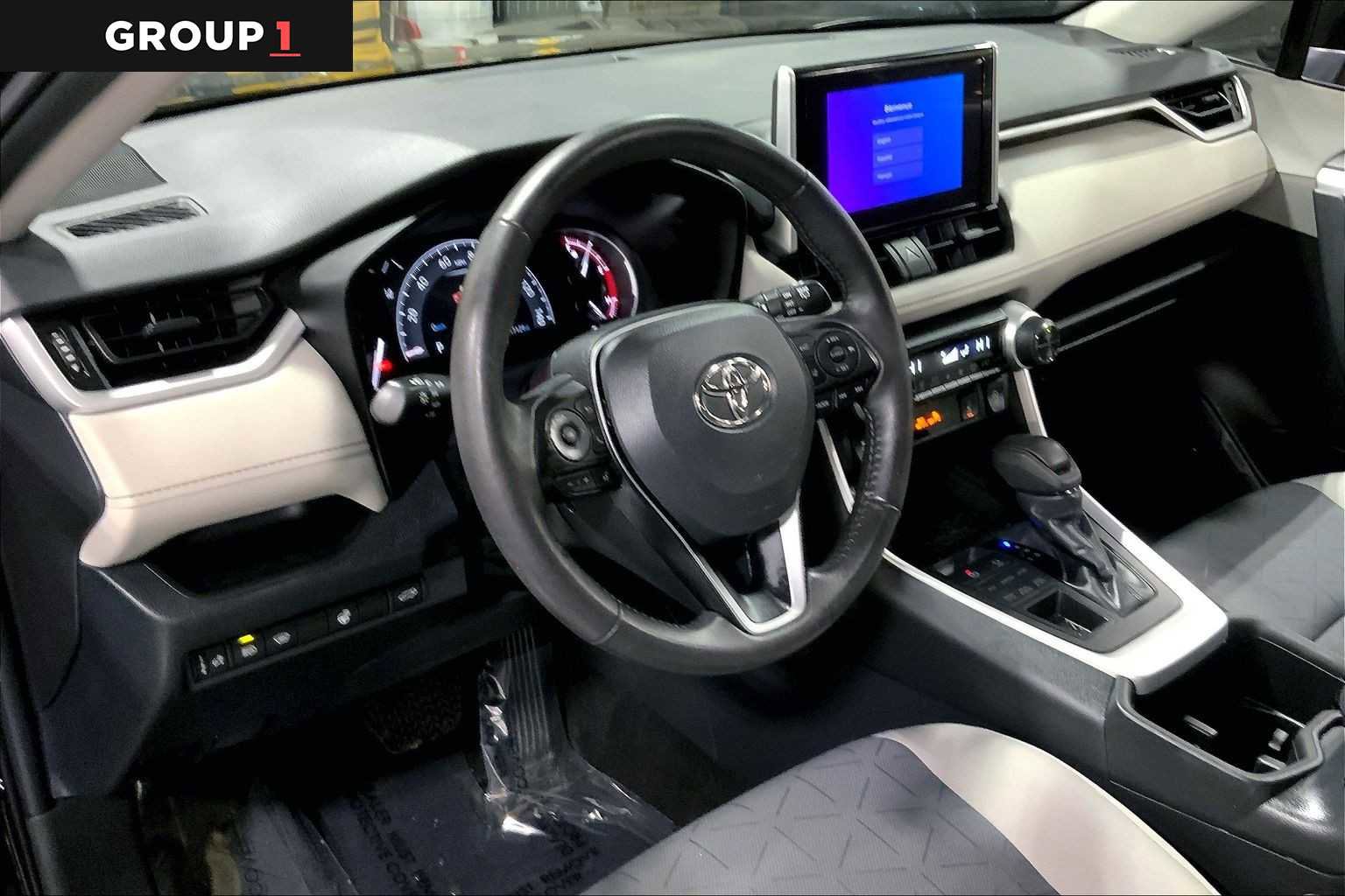 Used 2023 Toyota RAV4 XLE image 17