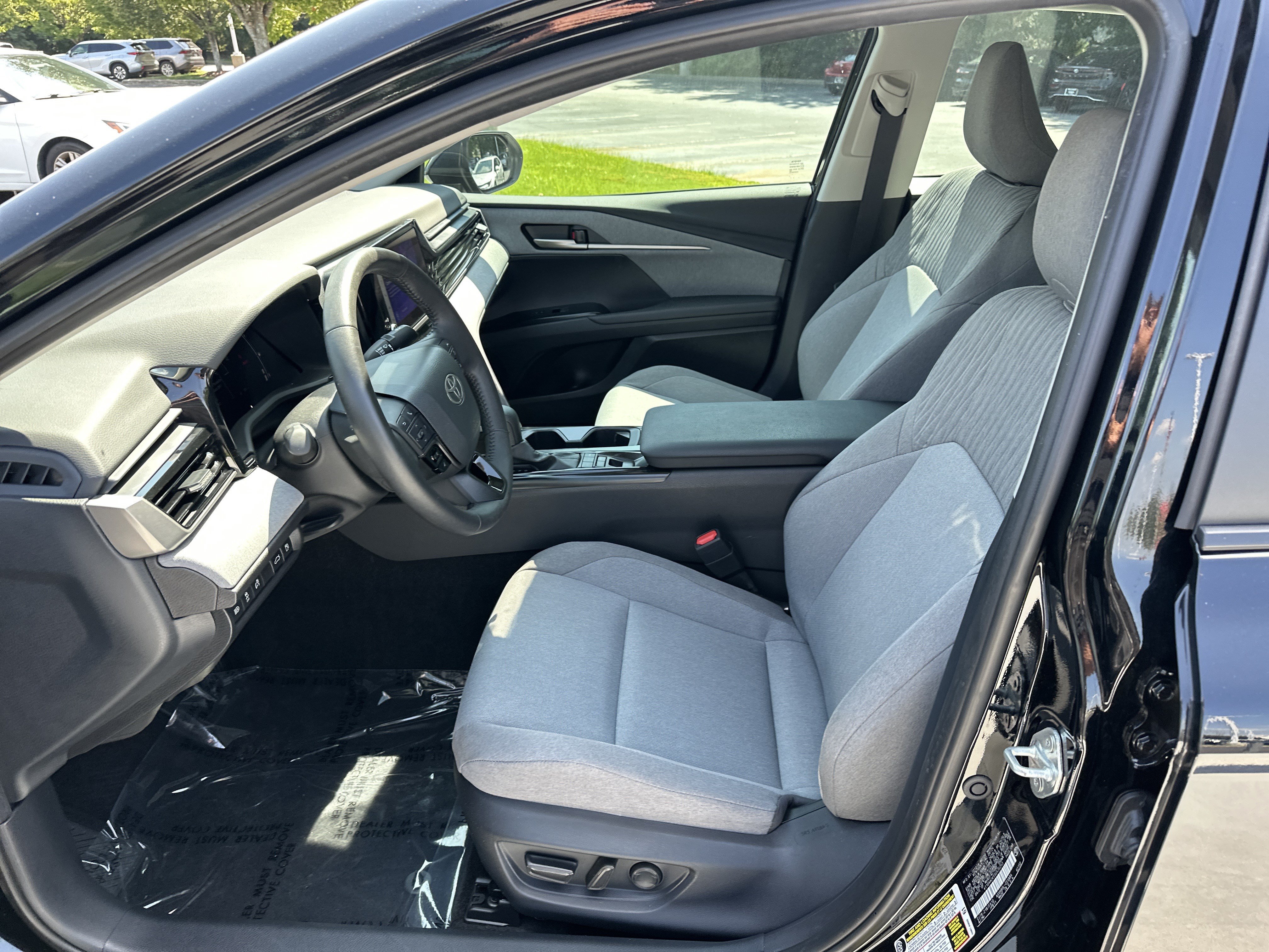 Used 2025 Toyota Camry LE w/ Convenience Package FWD image 16