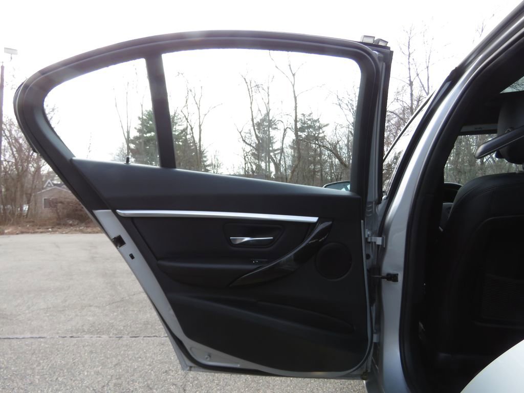 Used 2017 BMW 330i xDrive Sedan image 18