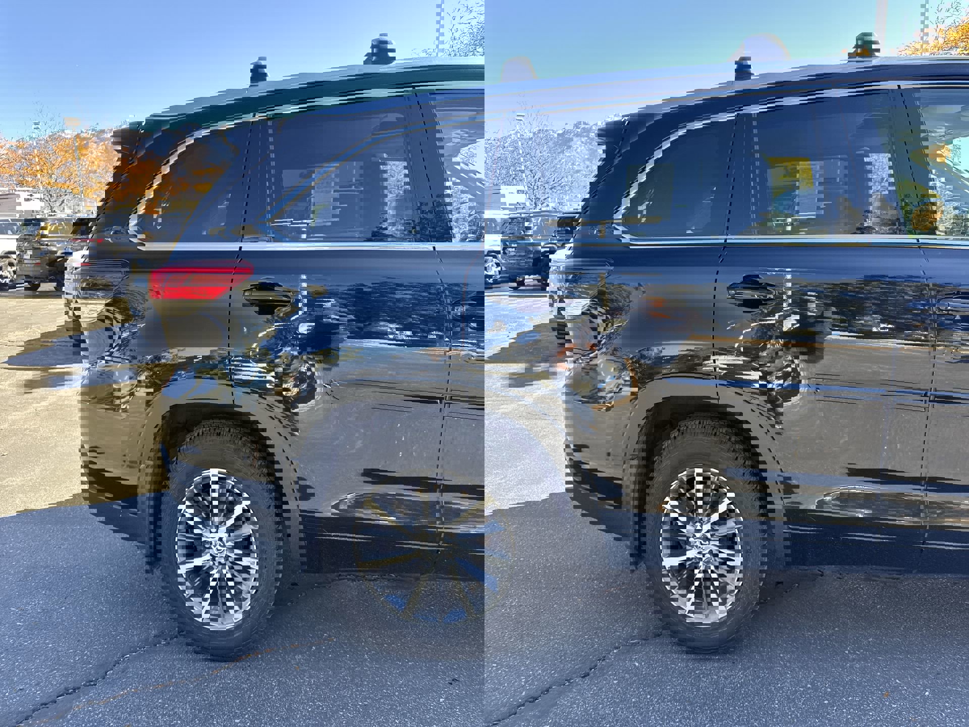 Used 2018 Toyota Highlander XLE image 13