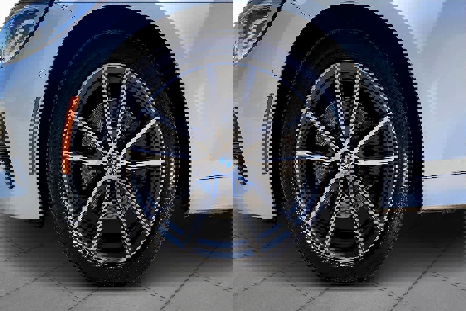 Used 2021 BMW 330i Sedan w/ Driving Assistance Package image 10