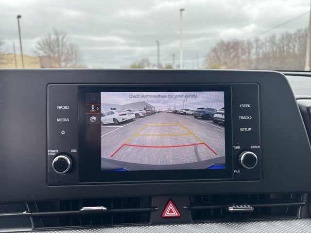 Used 2025 Kia Sportage LX image 3