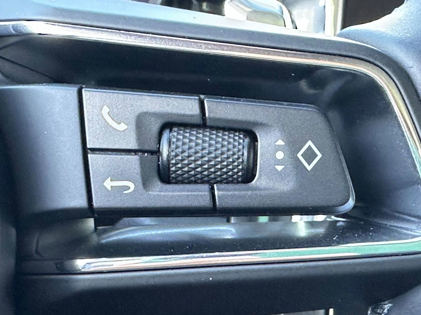 New 2026 Porsche Macan image 27