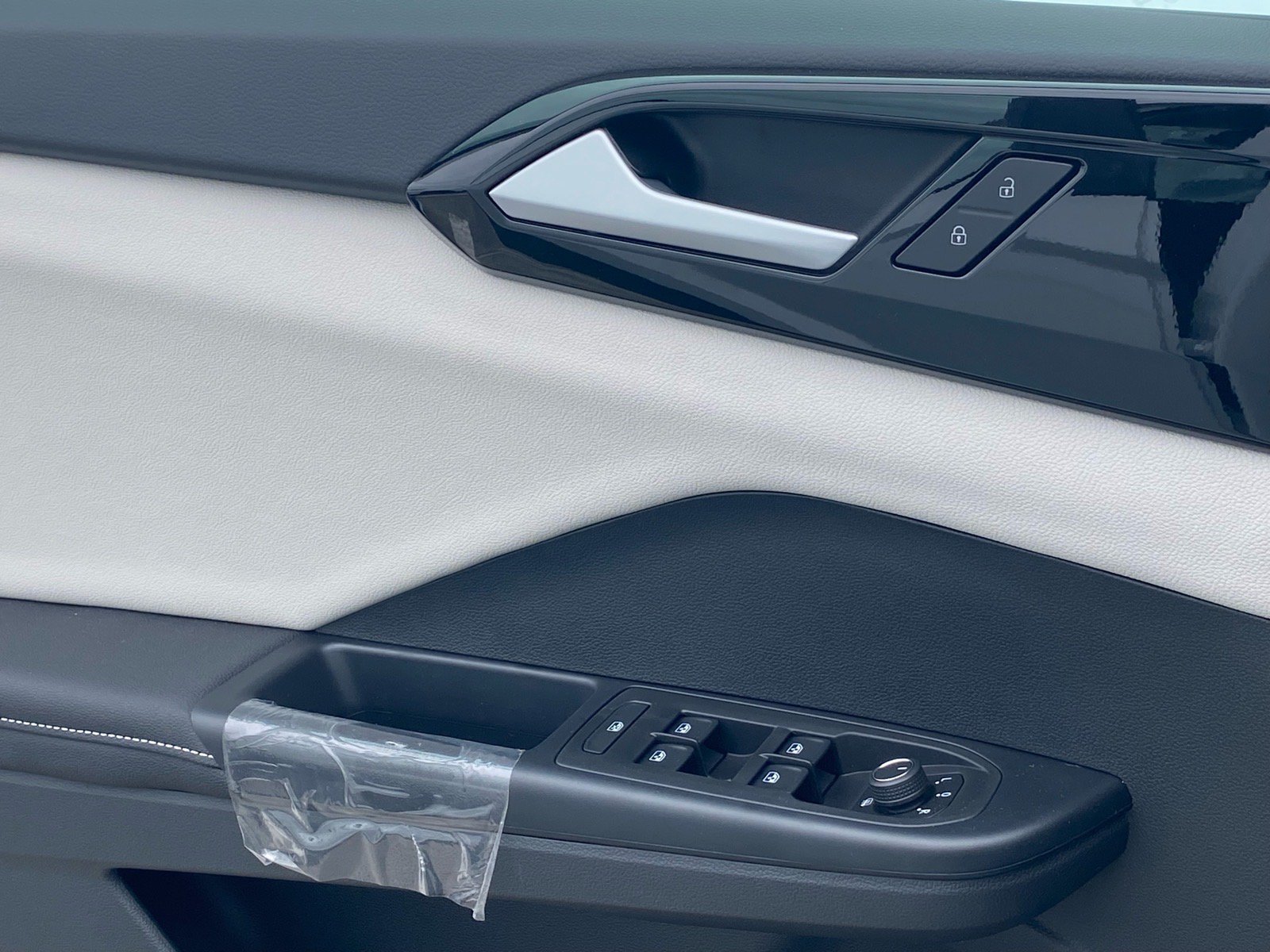 New 2026 Volkswagen Taos SE AWD/4WD image 8