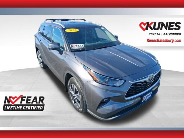 Used 2022 Toyota Highlander XLE image 1