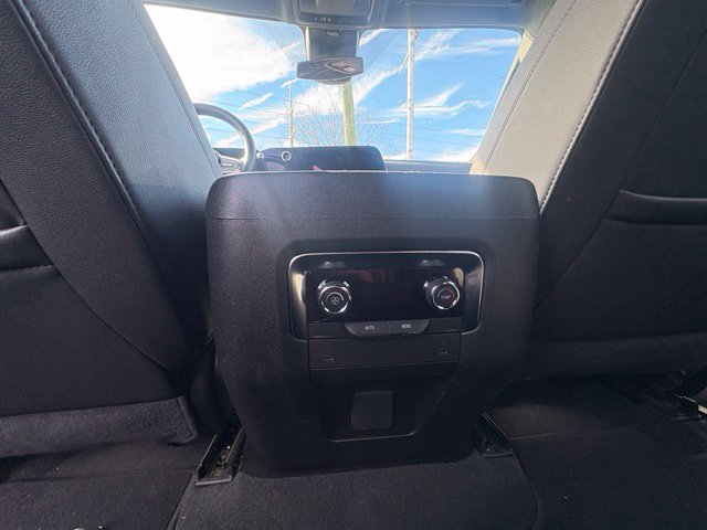 Used 2025 Chevrolet Suburban LT AWD/4WD image 24