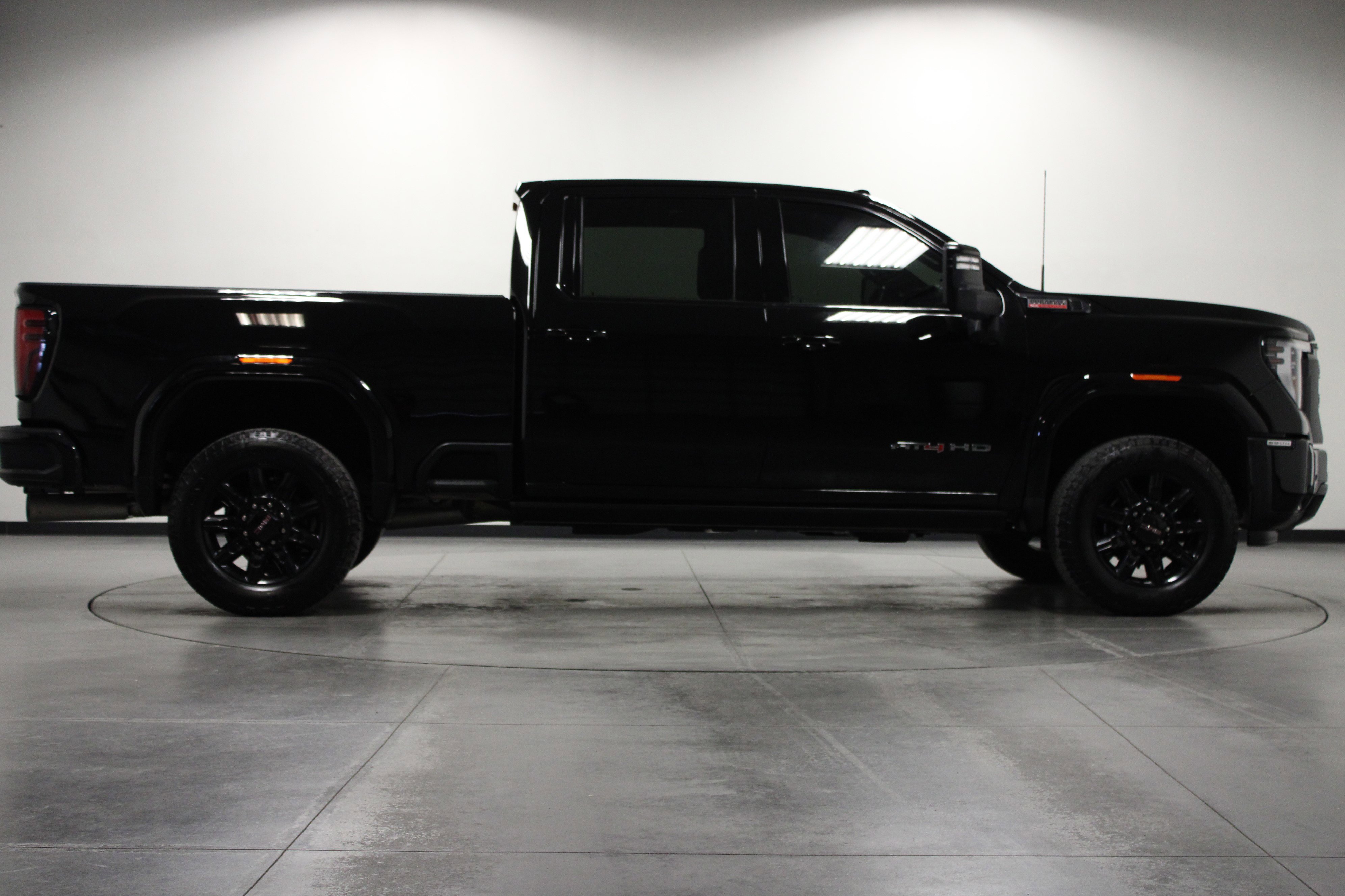 Used 2025 GMC Sierra 2500 AT4 w/ AT4 Premium Plus Package image 3