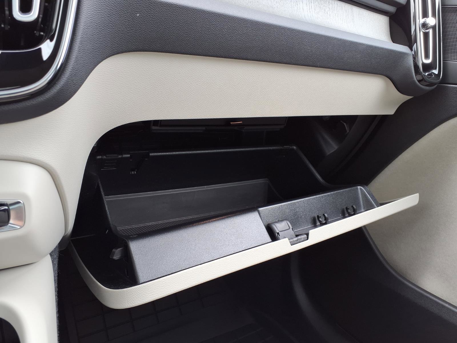 Certified 2023 Volvo XC40 B5 Plus w/ Protection Package Premier AWD/4WD image 29