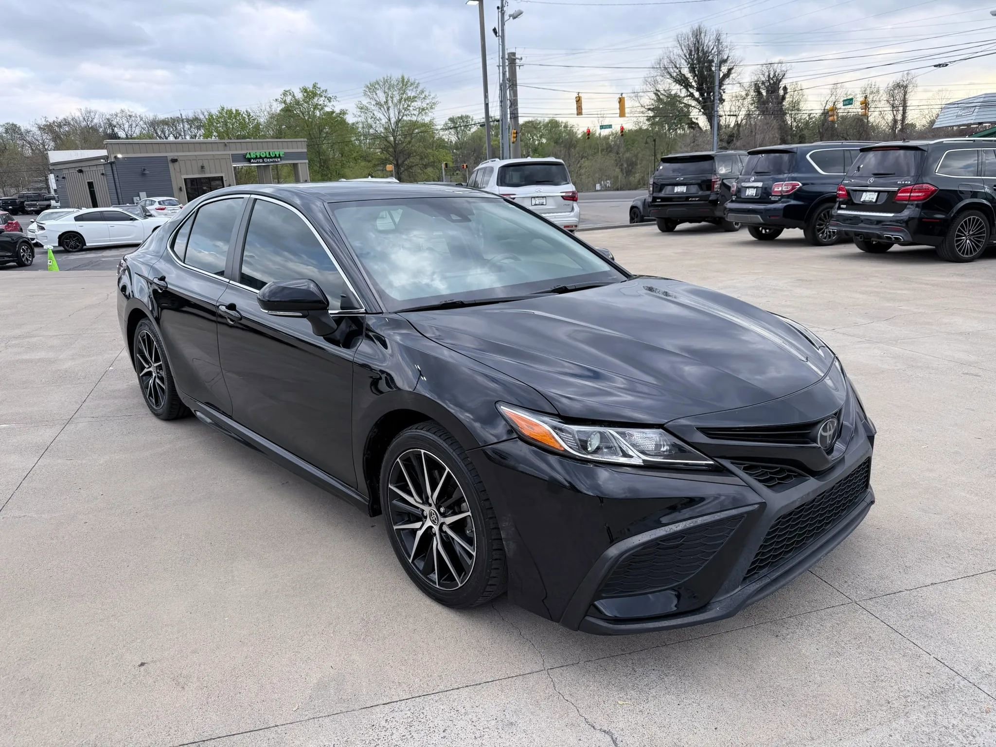 Used 2022 Toyota Camry SE FWD image 9