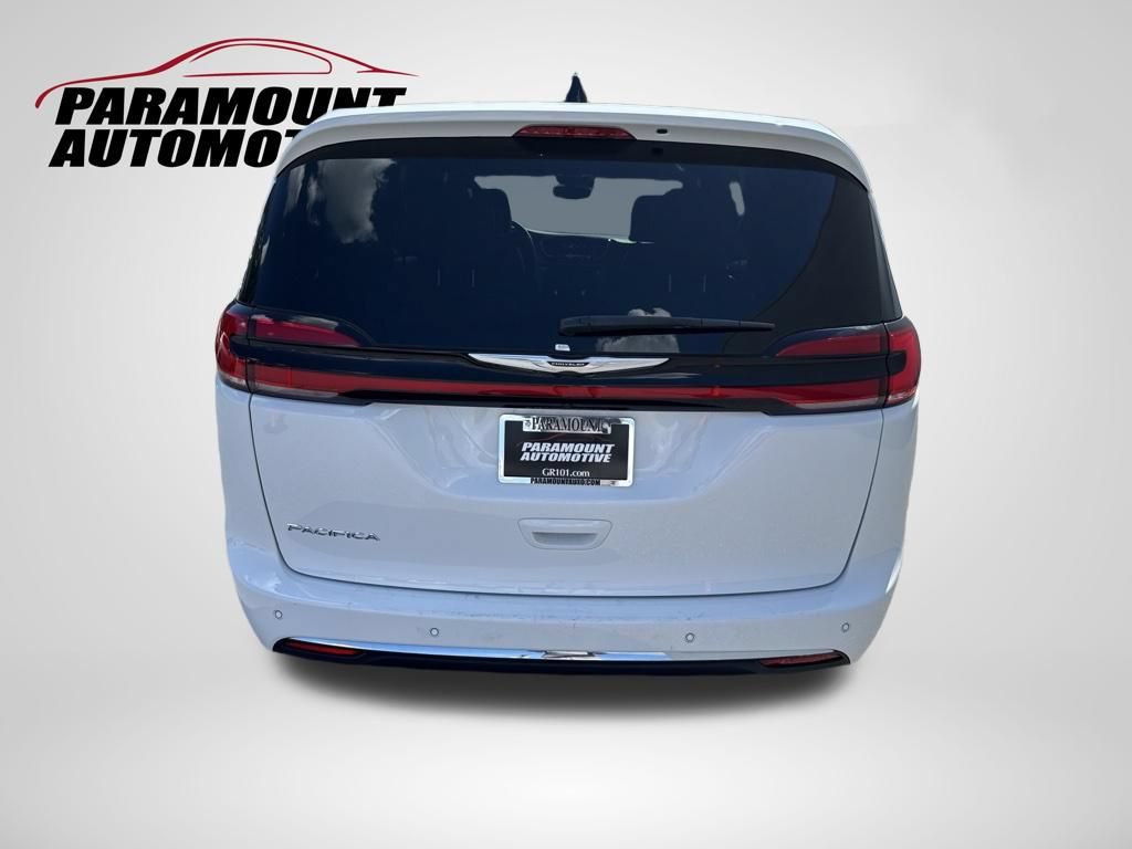 Used 2025 Chrysler Pacifica Select FWD image 6