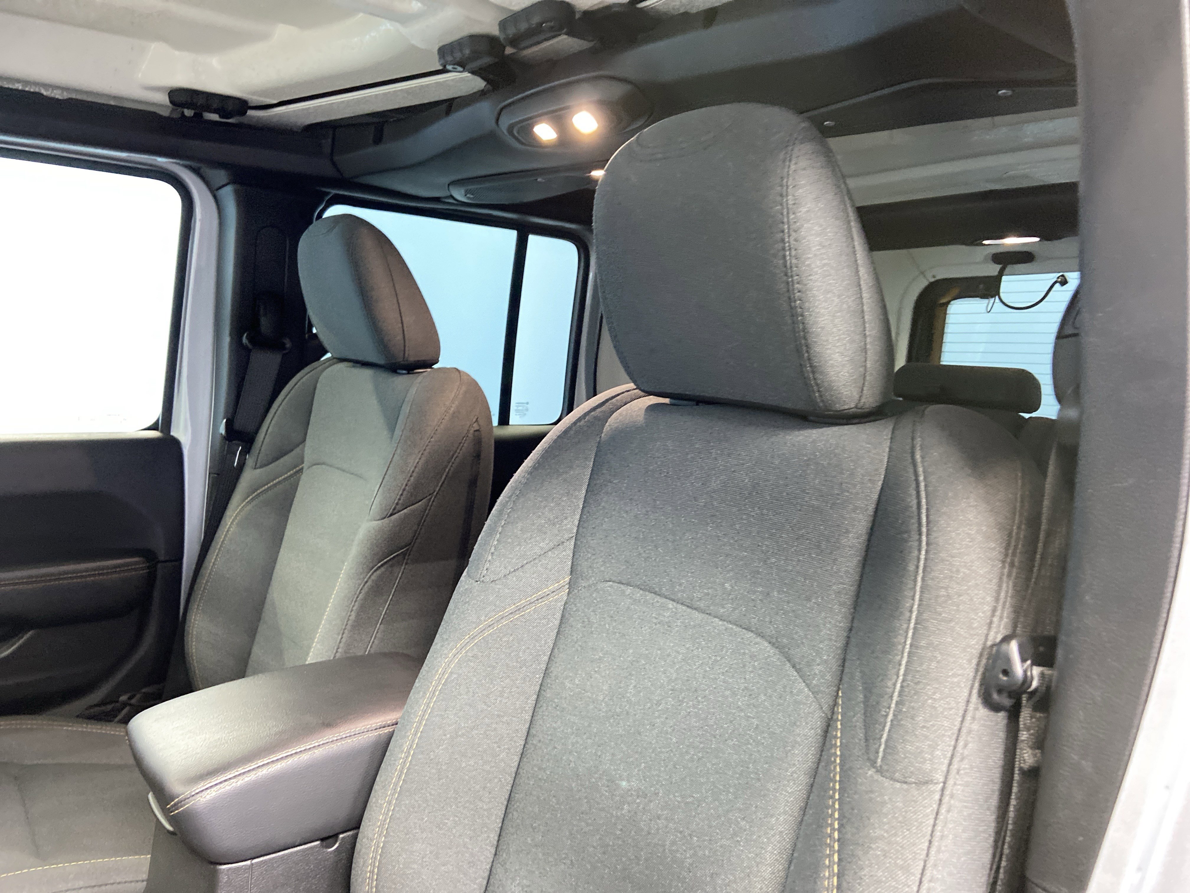 Used 2024 Jeep Wrangler Sahara image 8