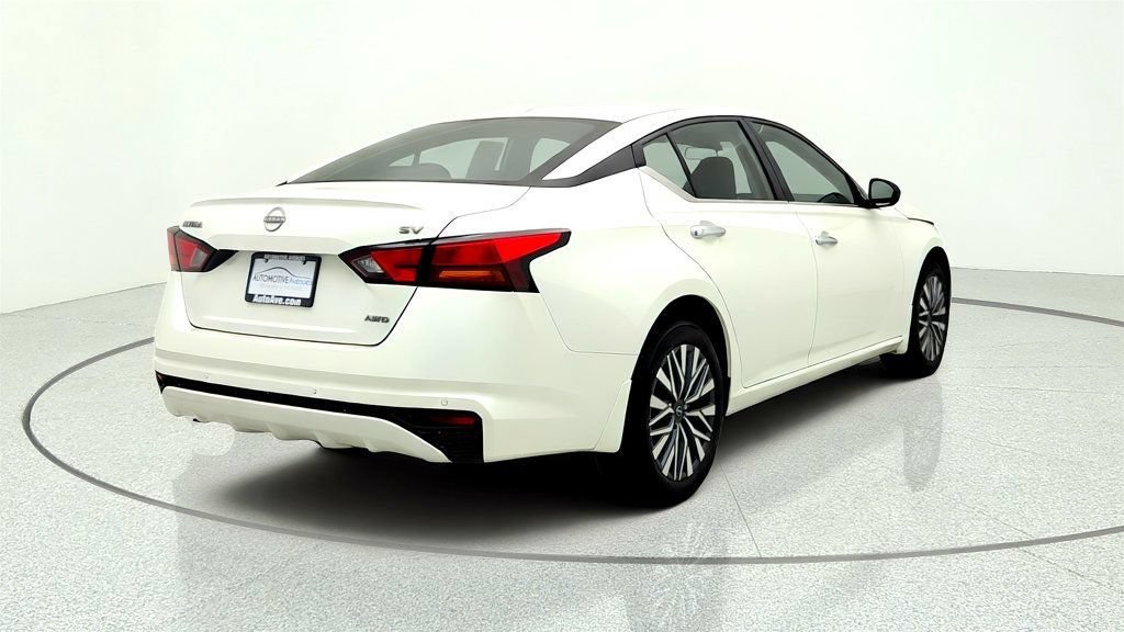 Used 2024 Nissan Altima 2.5 SV AWD/4WD image 5