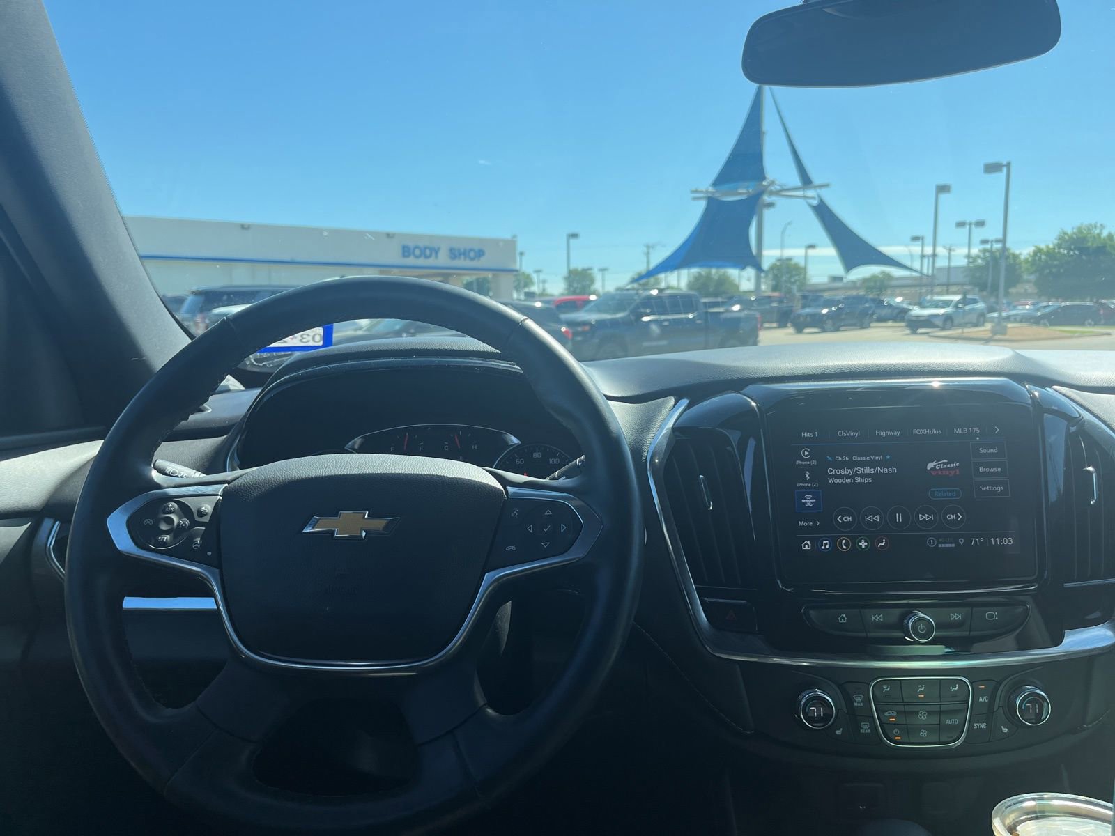 Used 2023 Chevrolet Traverse LT image 6