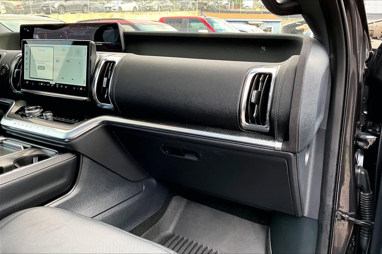 Certified 2025 Ford Expedition Platinum w/ Stealth Appearance Package image 19
