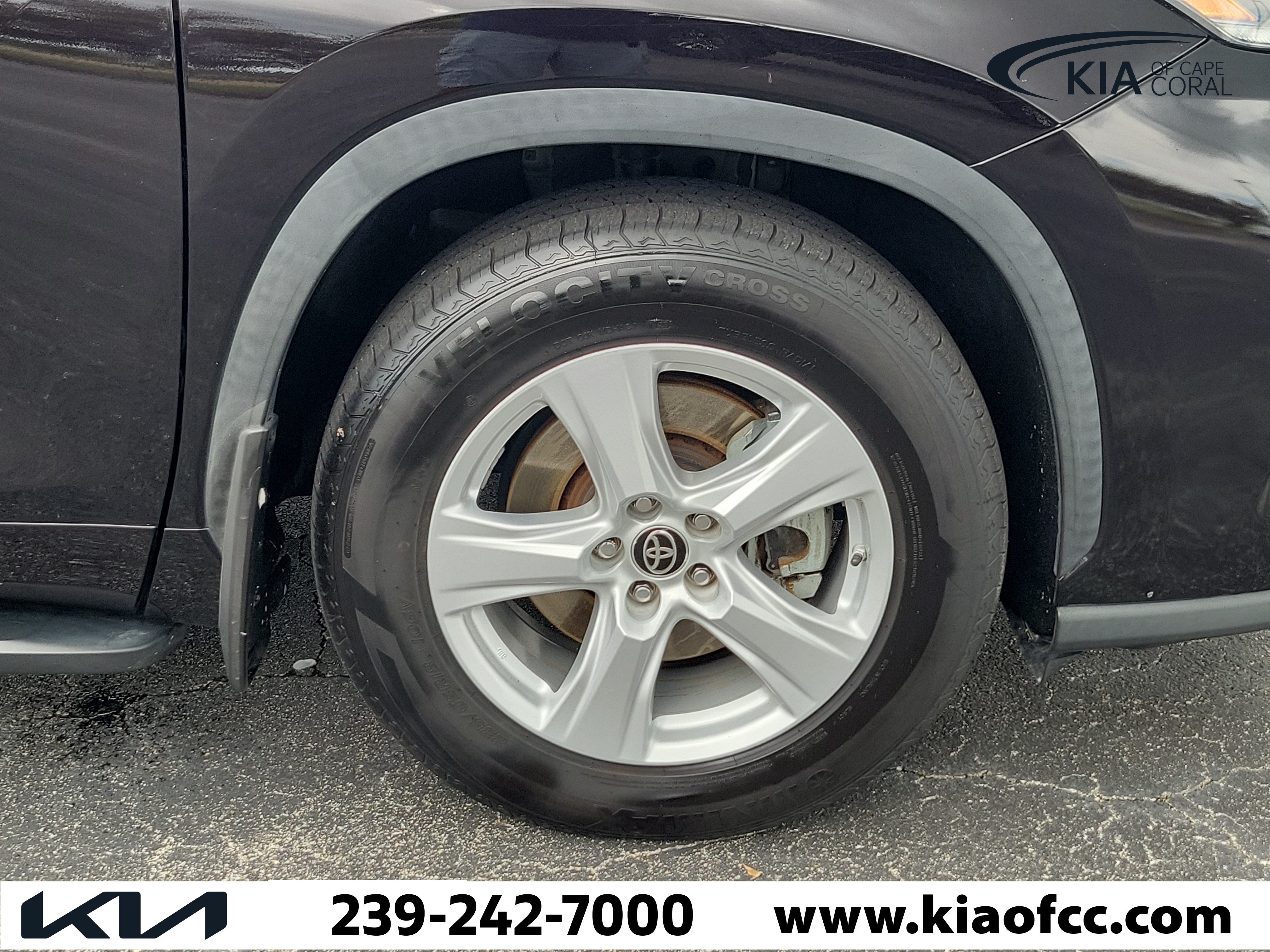 Used 2021 Toyota Highlander LE FWD image 7