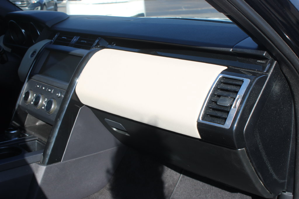 Used 2019 Land Rover Discovery SE AWD/4WD image 31