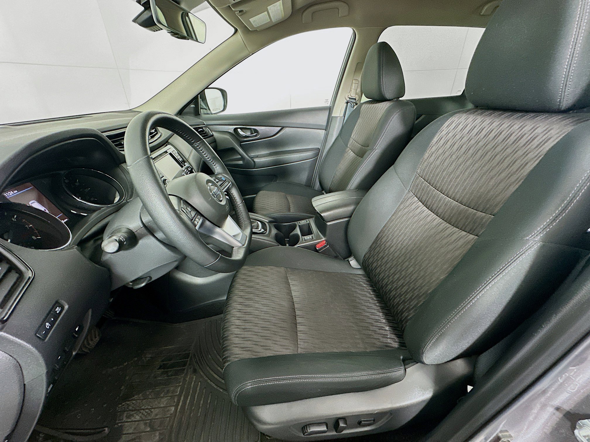Used 2019 Nissan Rogue SV w/ Premium Package AWD/4WD image 13