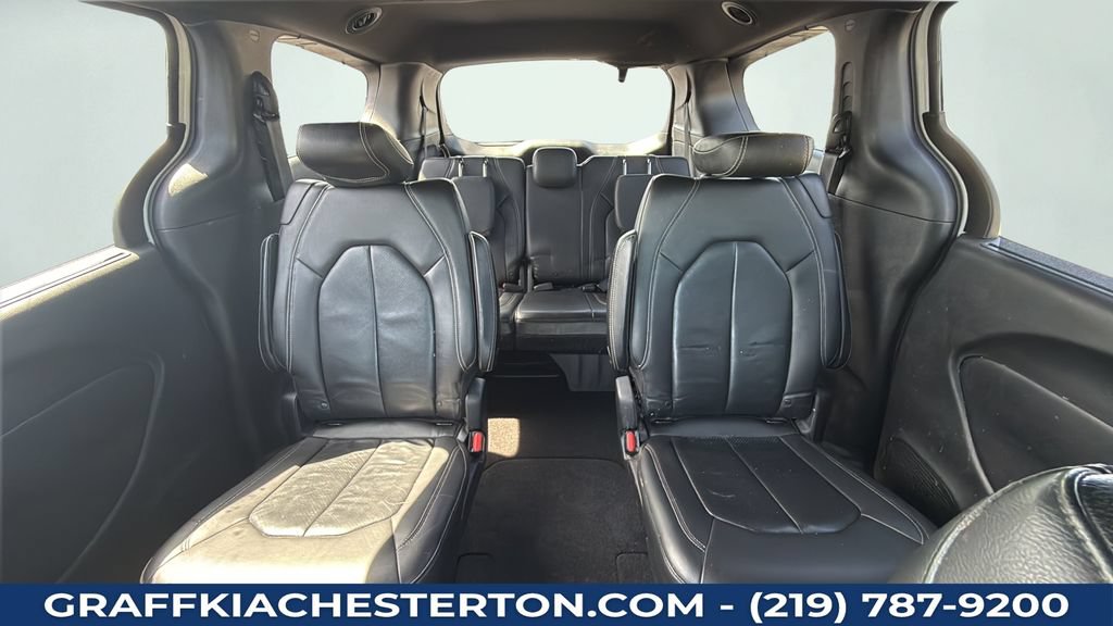 Used 2020 Chrysler Pacifica Touring-L w/ Premium Audio Group FWD image 30