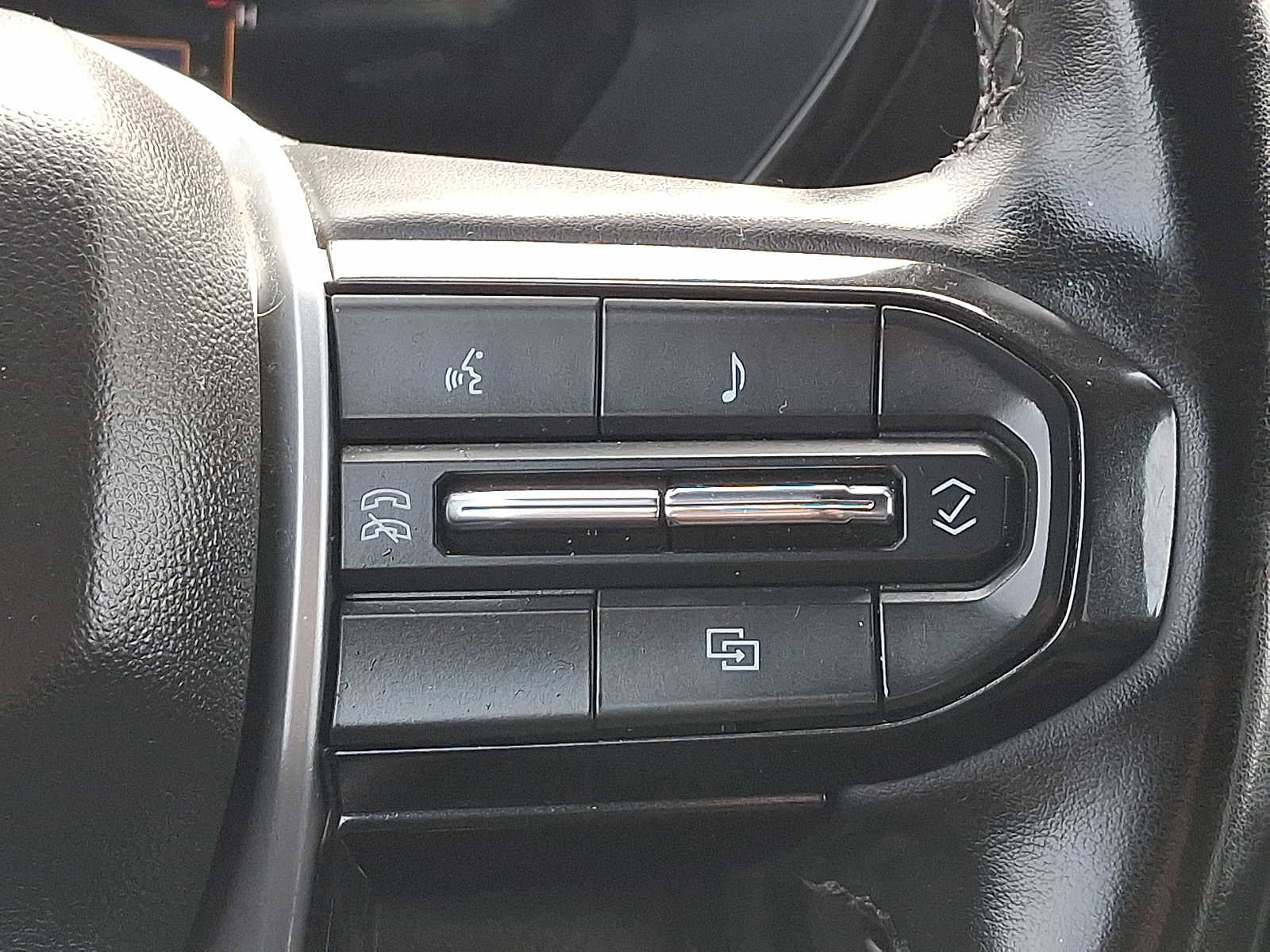 Used 2023 Chevrolet Colorado LT w/ LT Convenience Package image 17