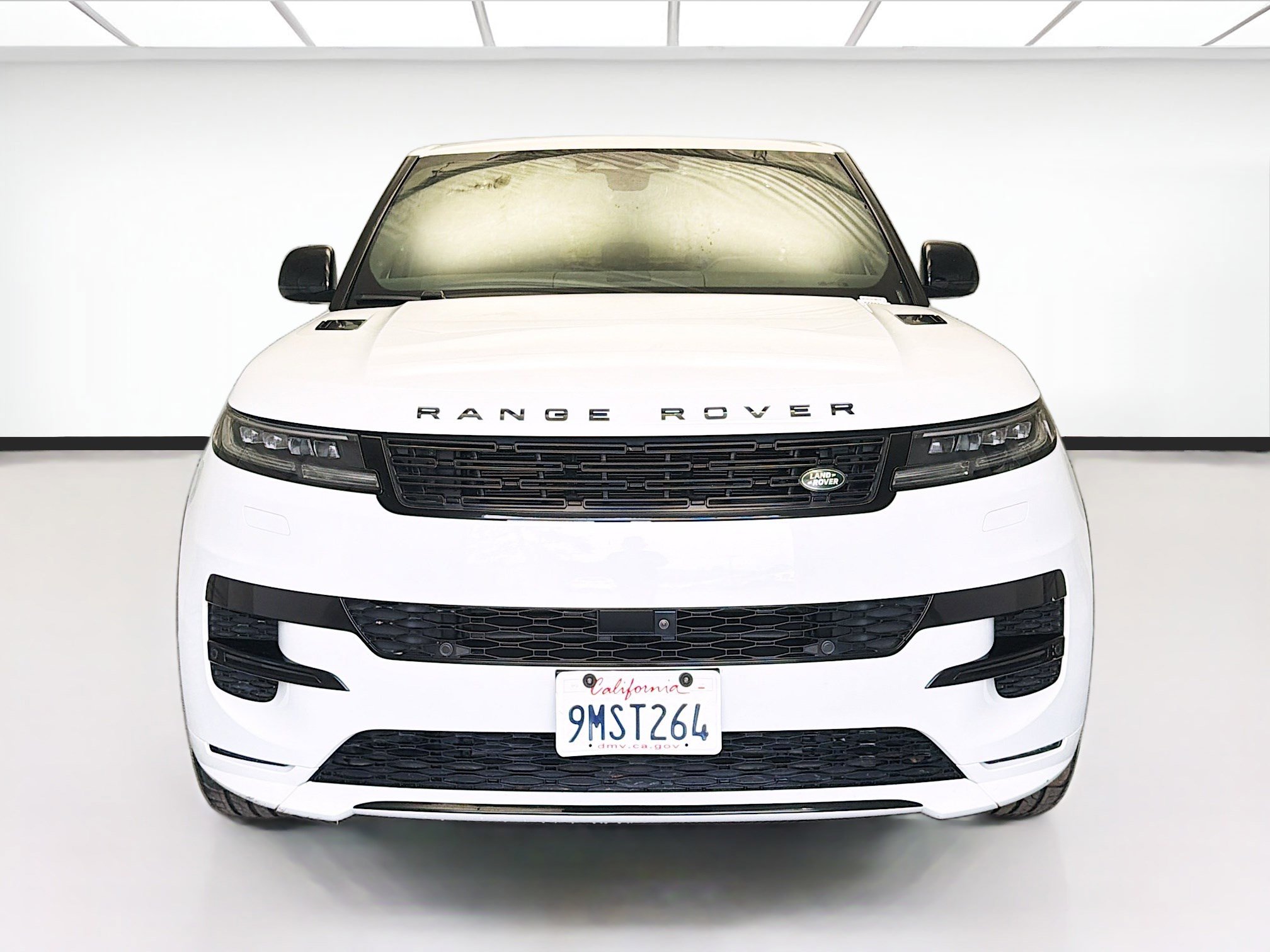 Used 2024 Land Rover Range Rover Sport Dynamic SE AWD/4WD image 2