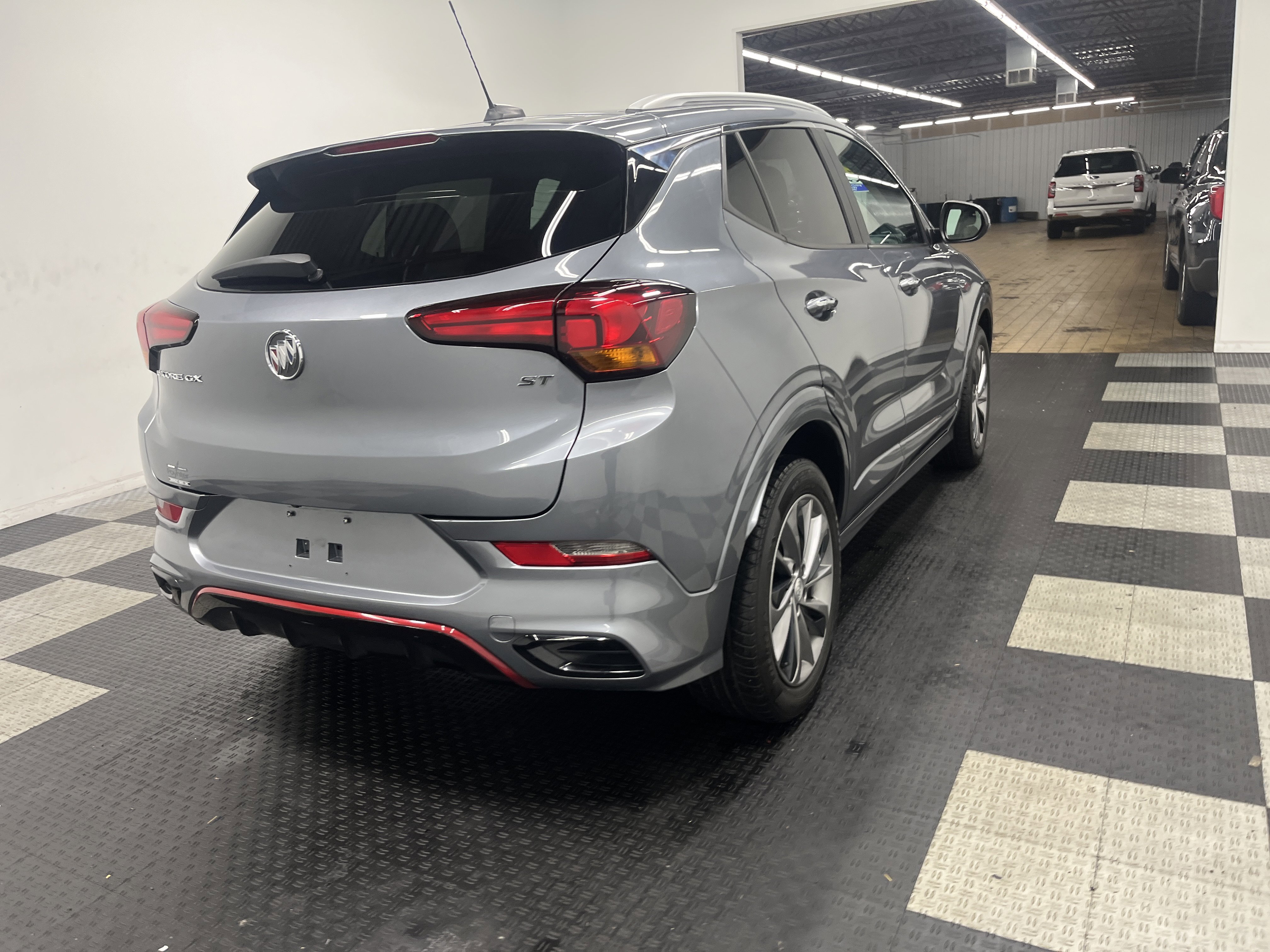 Used 2021 Buick Encore GX Select w/ Sport Touring Package image 5