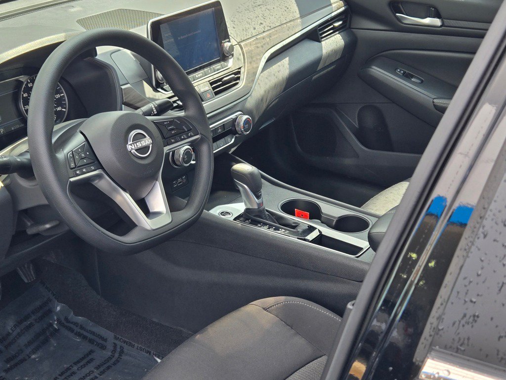 Used 2025 Nissan Altima 2.5 SV FWD image 23