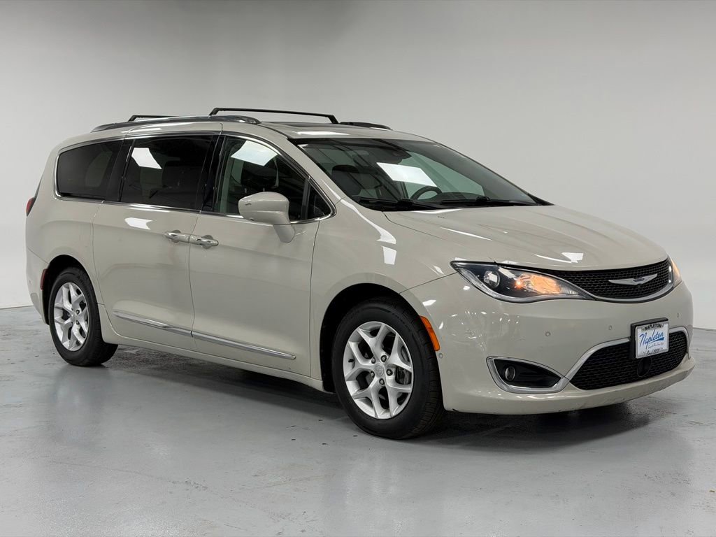 Used 2020 Chrysler Pacifica Touring-L Plus w/ Tire & Wheel Group image 5