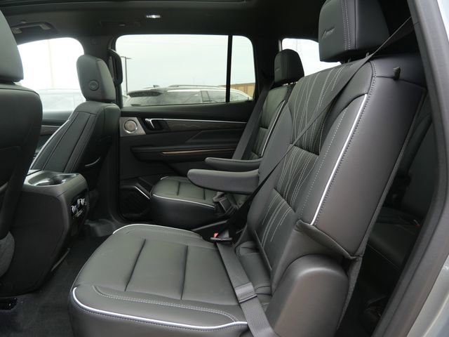 Used 2025 Buick Enclave Avenir AWD/4WD image 14