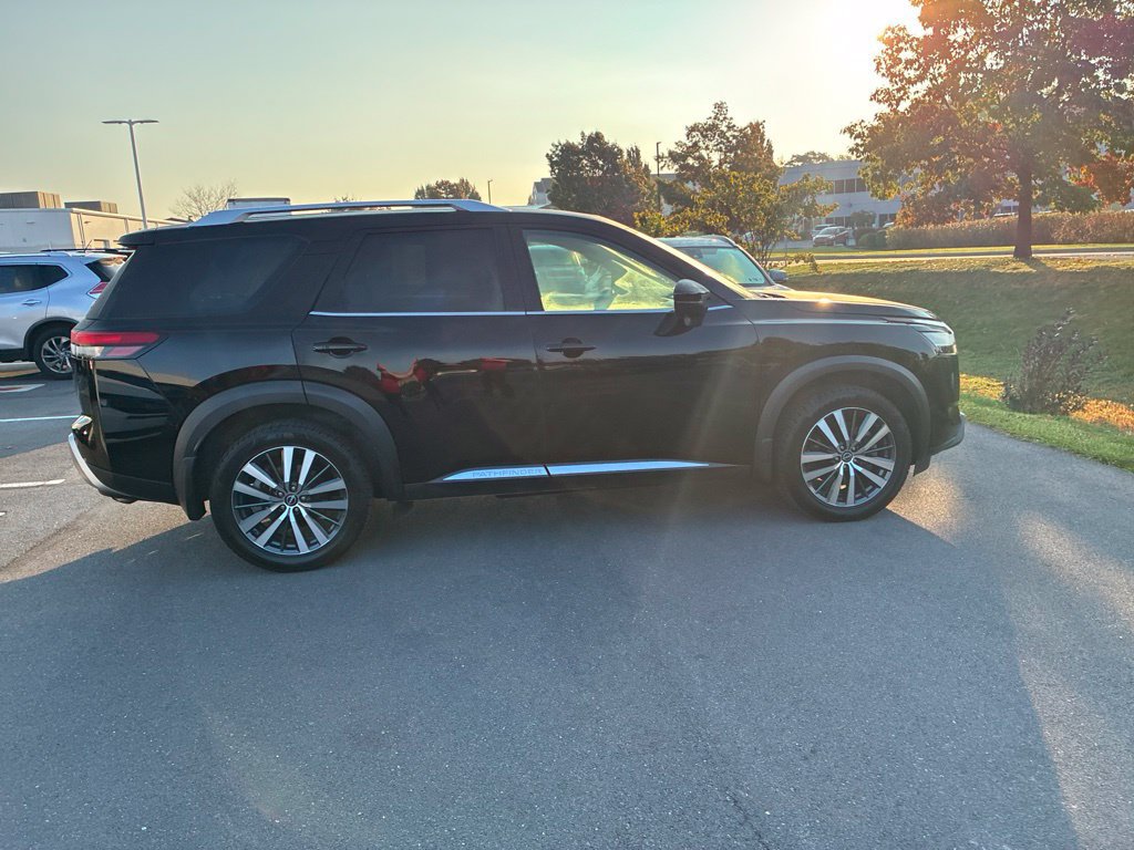 Used 2022 Nissan Pathfinder Platinum AWD/4WD image 6