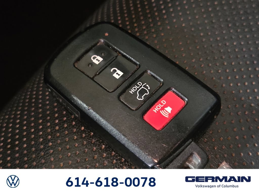 Used 2017 Toyota Highlander Limited AWD/4WD image 40